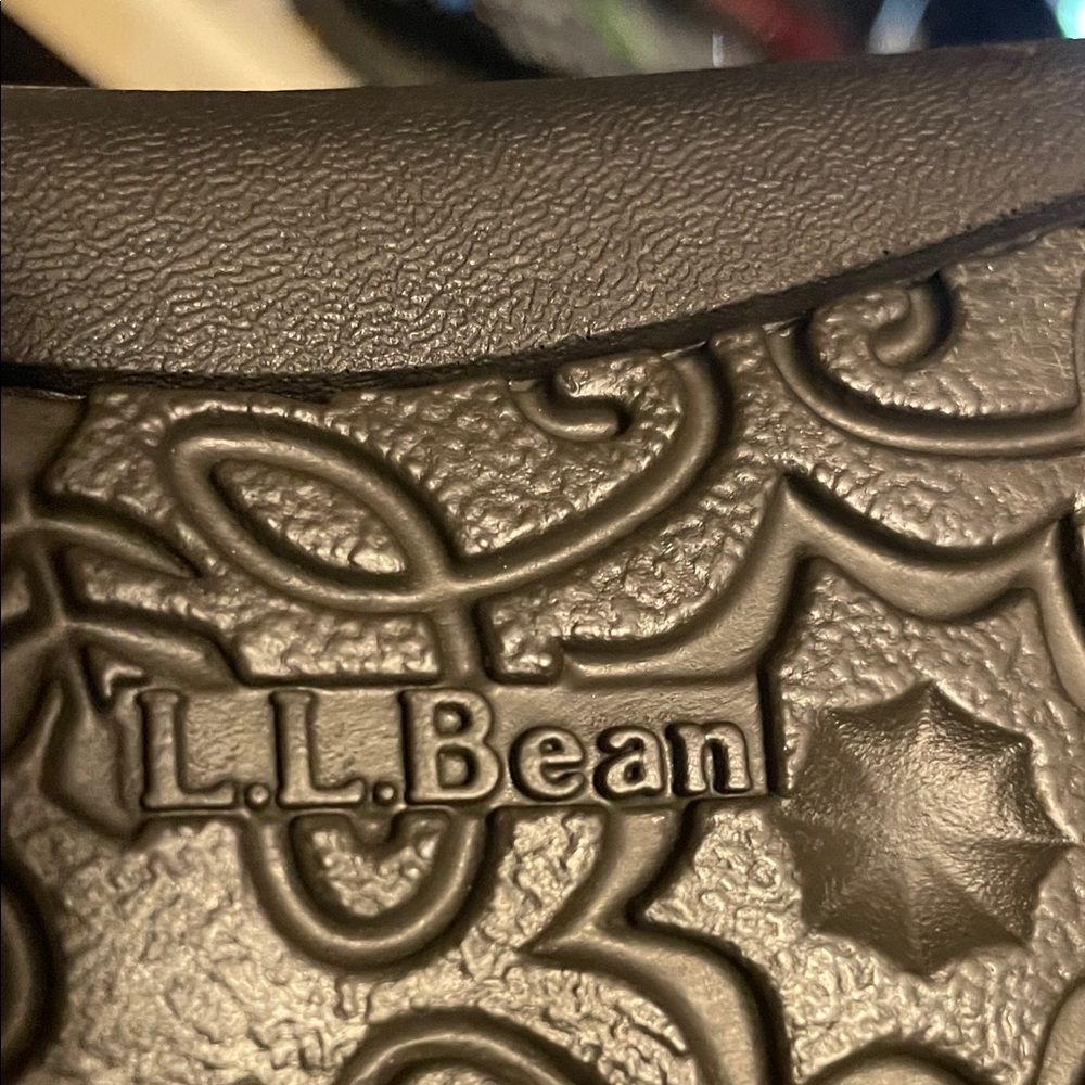 L.L. Bean Black Dog Embossed - Picture 2 of 4